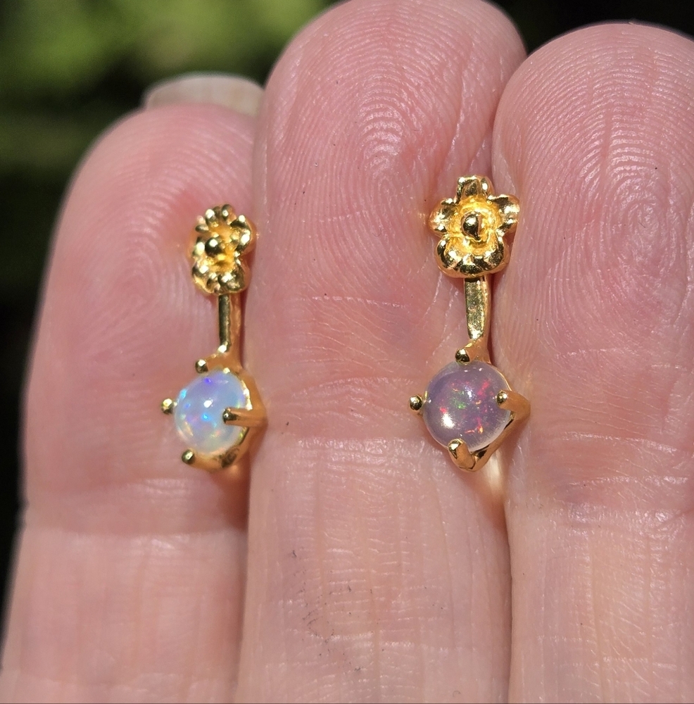 Opal 1k Natural Floral Gold Earrings - Picture 4 of 9